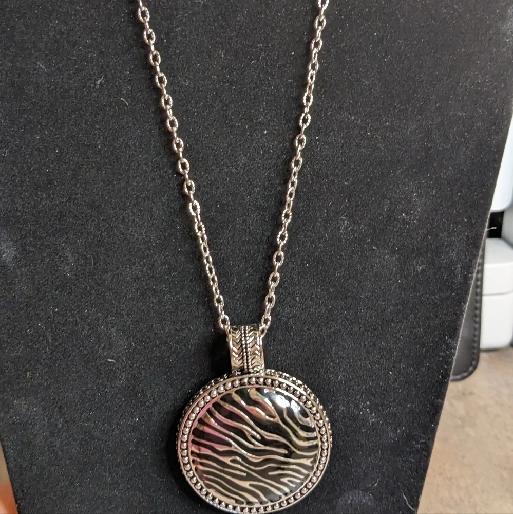 Premiere Designs Silver Tone Animal‎ Print Pendant Necklace